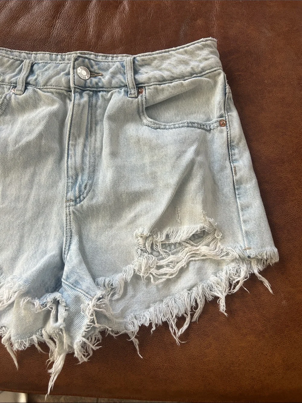 Garage denim Festival feature a high-waisted light blue jean, Size 28/07 - Picture 4 of 8